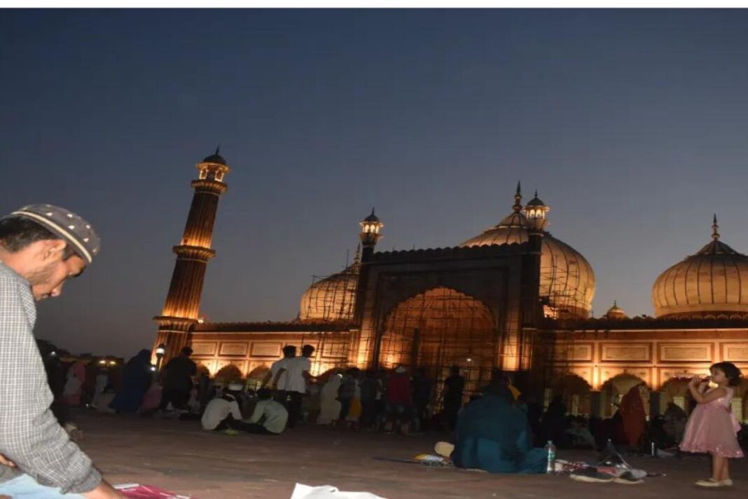 दिल्ली की जामा मस्जिद: रमजान के महीने में समूहिक इफ्तार और भीड़ भरी बाजारों का केंद्र