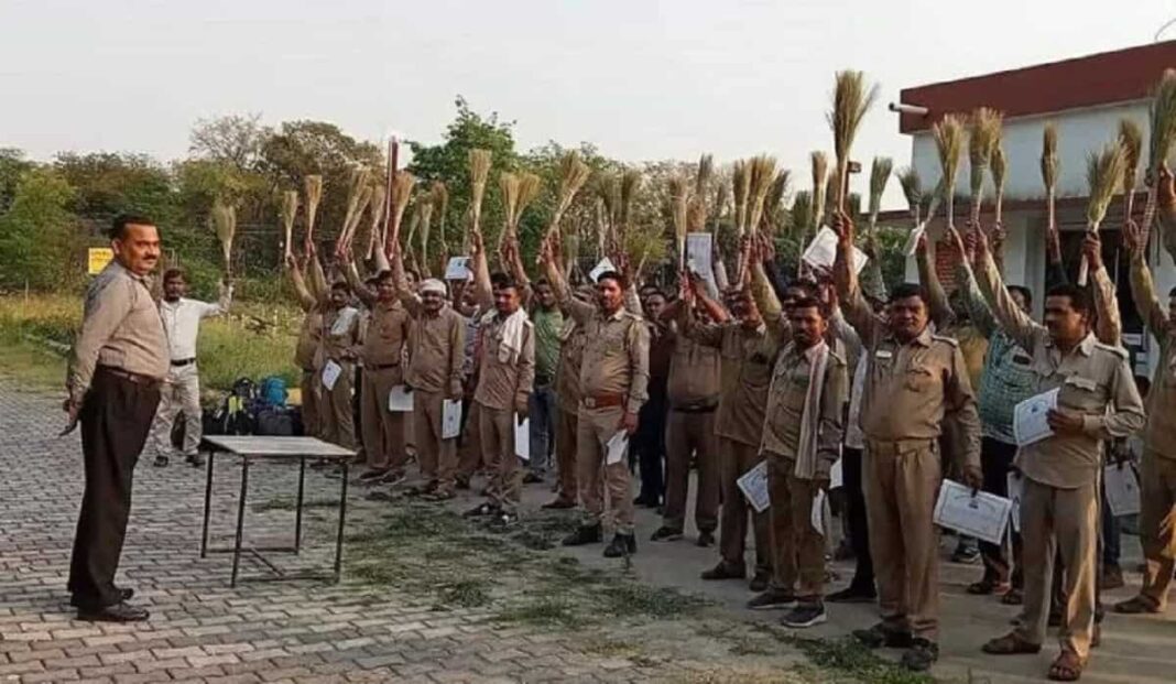 मुफ़्त में झाड़ू