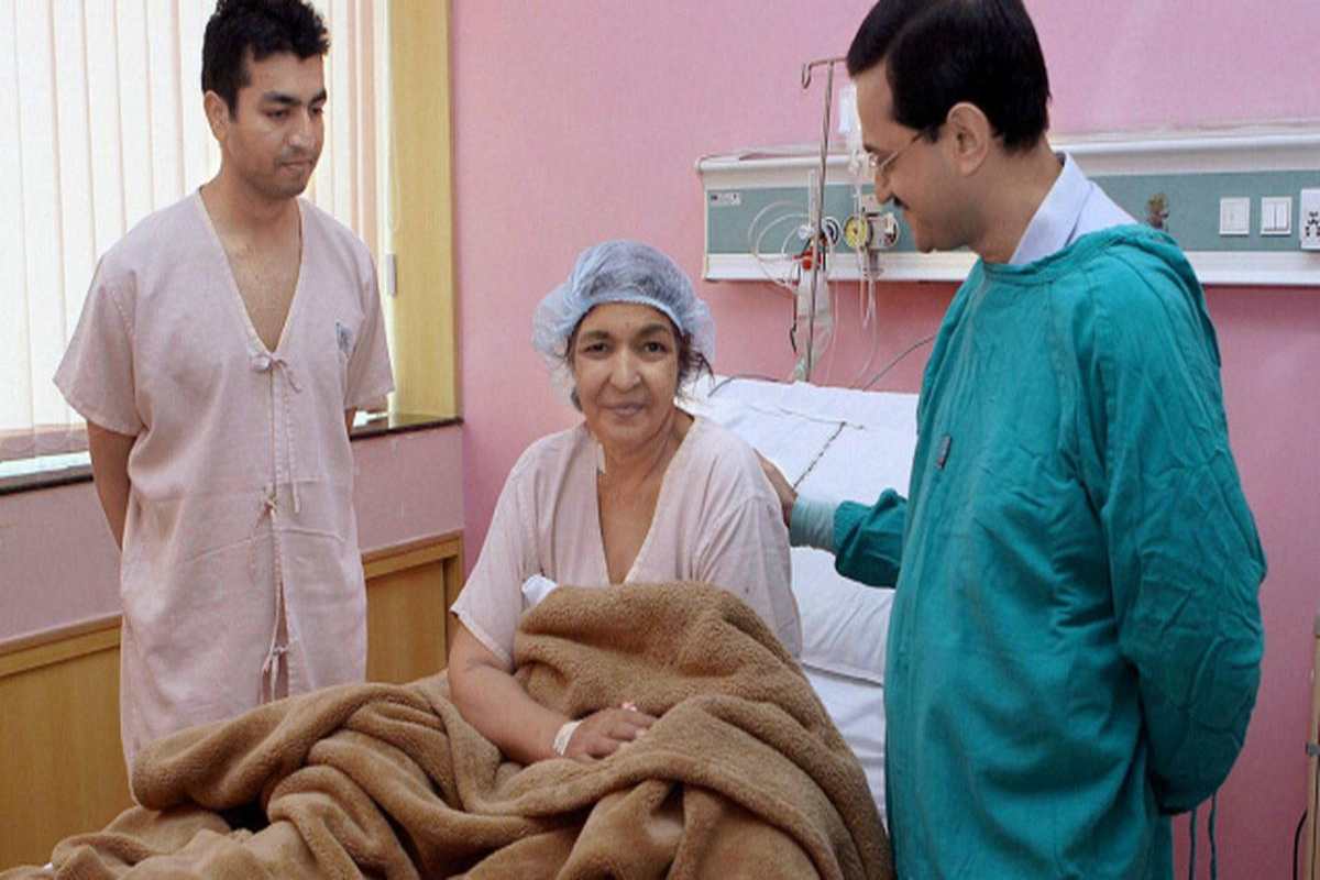पाकिस्तानी मरीज़ों के लिए फरिश्ते बन इंसानियत की मिसाल पेश करते हिंन्दुस्तानी डॉक्टर्स