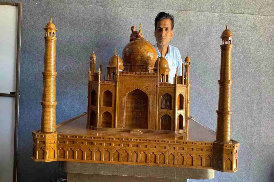 राजस्थान के सलीम ख़ान ने लकड़ी से बनाया ताजमहल, 18 महीनों का लगा वक़्त