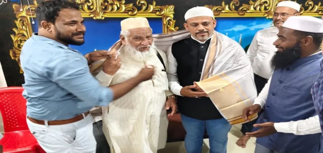 हाजी निज़ामुद्दीन शेख़: हज यात्रियों के मसीहा, 27 साल से कर रहे ख़िदमत