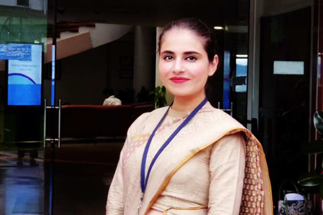 मिस इंडिया के सपने से IRMS अधिकारी बनने तक का तस्कीन ख़ान का सफ़र