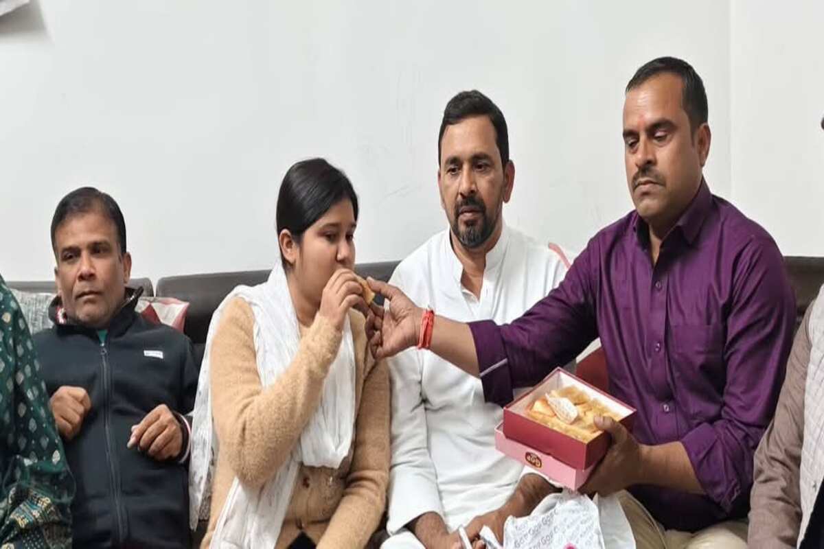पिता की मेहनत और आयशा अंसारी की लगन ने पूरा किया डिप्टी कलेक्टर बनने का सपना