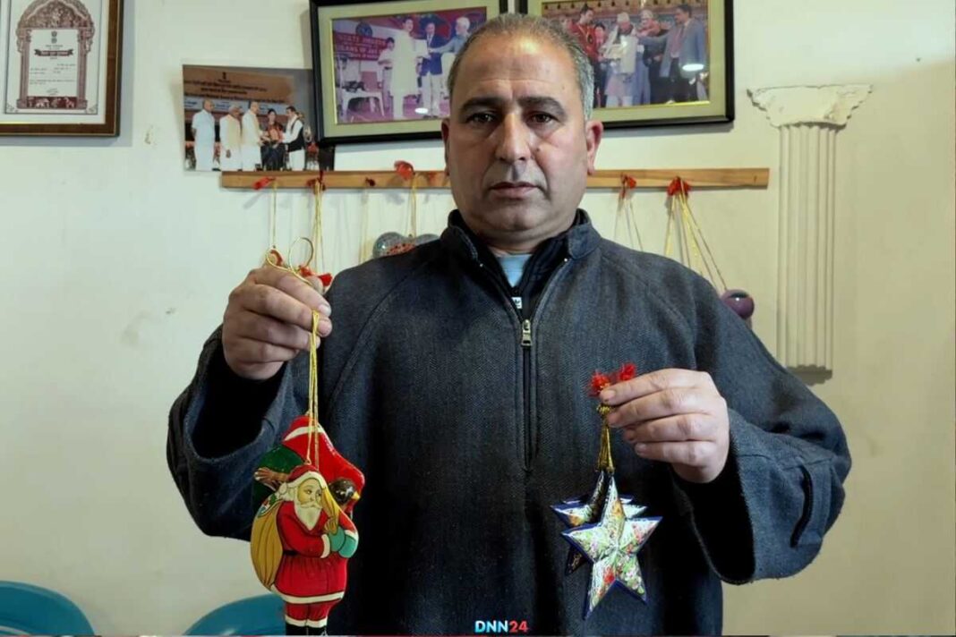 श्रीनगर में पेपर मेशी की रोशनी: क्रिसमस (Christmas) से जुड़ी कश्मीर की सदियों पुरानी विरासत