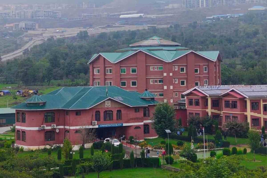 IUST: तालीम से तरक़्क़ी तक- Prof. Shakil Ahmad Romshoo की अगुवाई में रिसर्च, रोज़गार और समाज से जुड़ी नई सोच