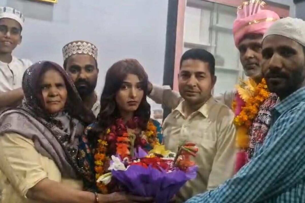 पिता चलाते हैं ट्रक, बेटी Fairuz Fatima ने UPSC में दर्ज की कामयाबी