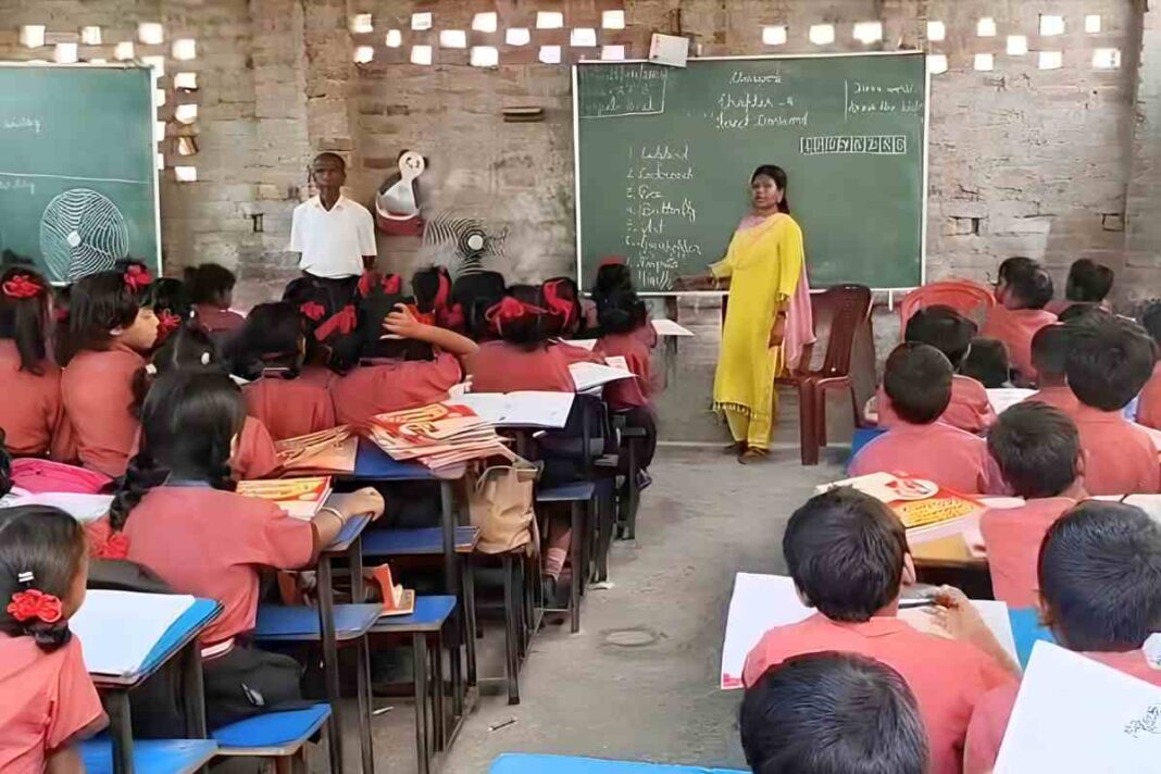 चार बच्चों के लिए जलाई थी शिक्षा की मशाल, आज डॉ. के.पी. डे सर 700 ज़रूरतमंद बच्चों की बदल रहे तक़दीर