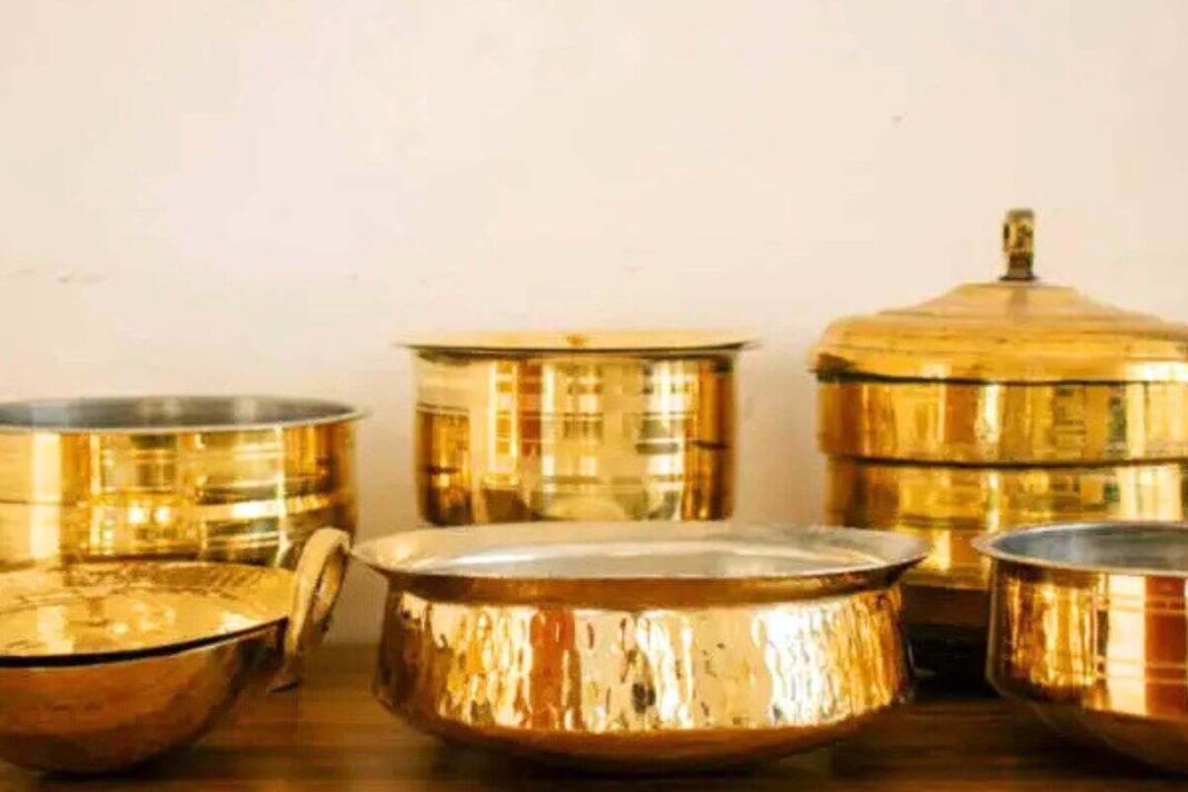Brass Utensils (पीतल के बर्तन) की विरासत: रसोई की शान से लेकर अच्छी सेहत तक