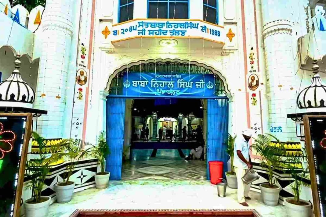 जहां खिलौना हवाई जहाज़ बनता है मुरादों का ज़रिया, जानिए गुरुद्वारा तलहण साहिब की कहानी