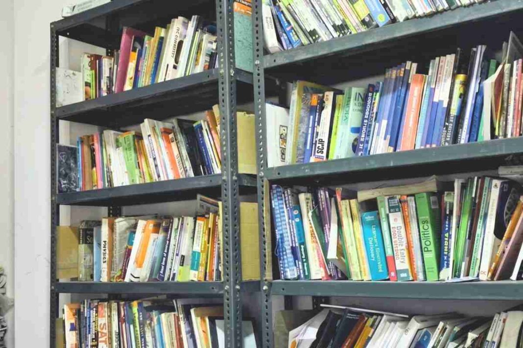 Free Library: एक छोटे से बुक बैंक ने दी लाखों सपनों को नई उड़ान!