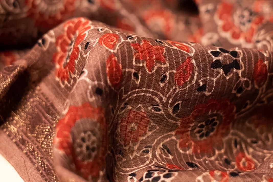 Maheshwari Fabric: रानी का ख़्वाब, बुनकरों की मेहनत और इतिहास का रेशमी सफ़र