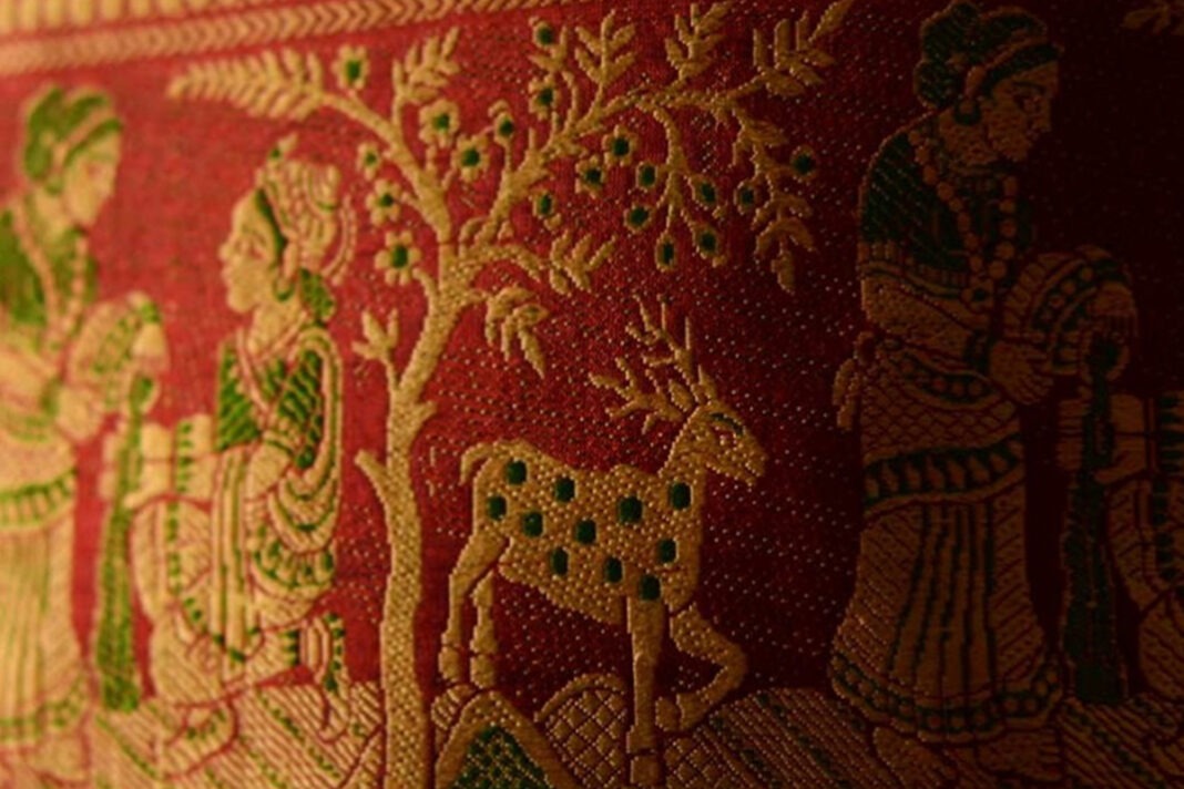 Baluchari Saree: रेशम पर बुनी गई बंगाल की मिट्टी, मुग़लिया शान और मल्ल राजाओं की वीरगाथा के इतिहास की ज़ुबान