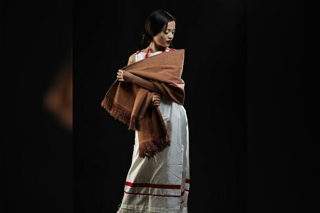 मेघालय की पहचान: जब पहनावा बन जाता है इतिहास,जैनसेम-डाकमंडा खासी और गारो जनजाति की पारंपरिक वेशभूषा